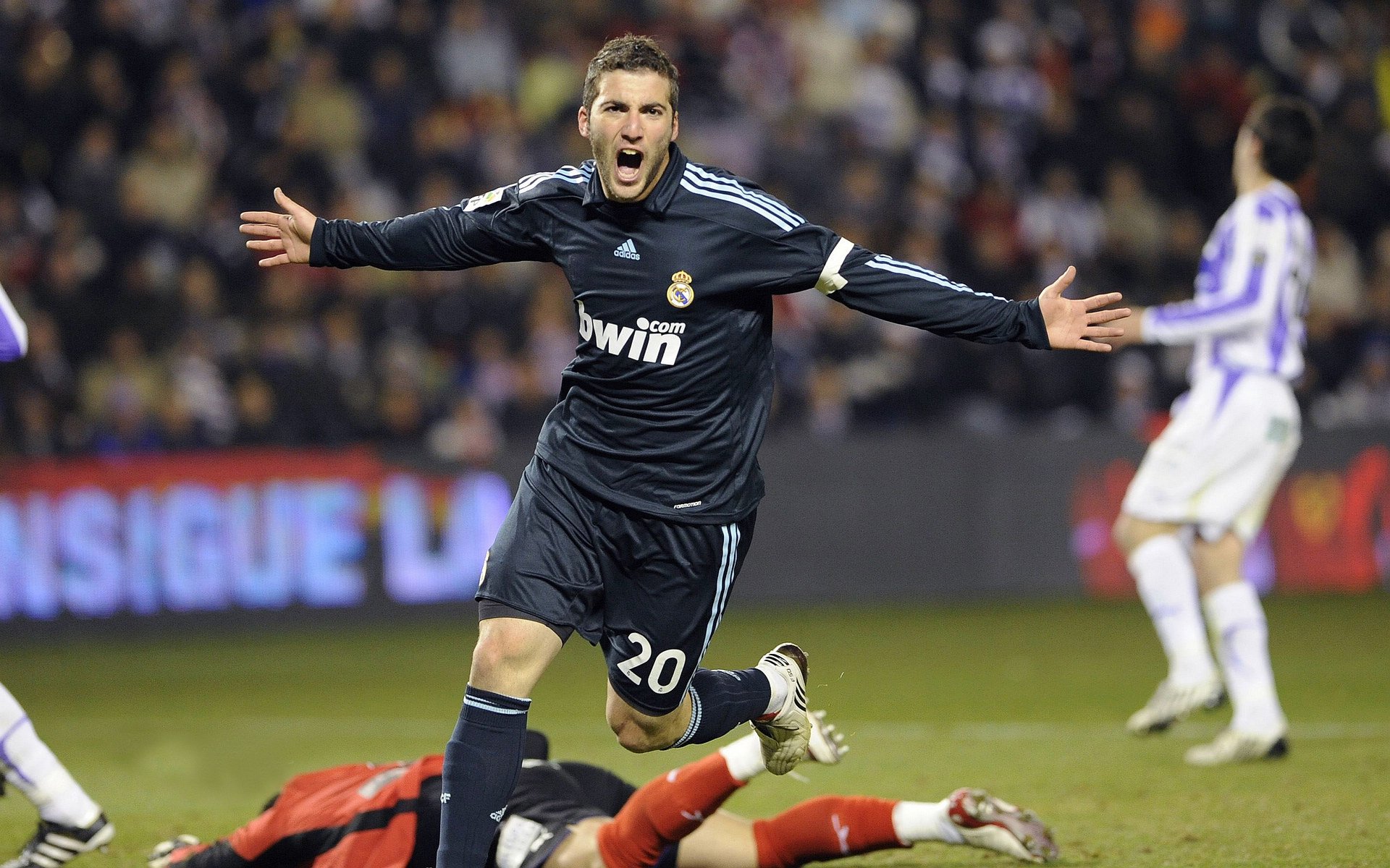 开云体育官网下载-“西甲德比热血开战，场面火爆球迷欢呼”，2020西甲德比哪个台直播